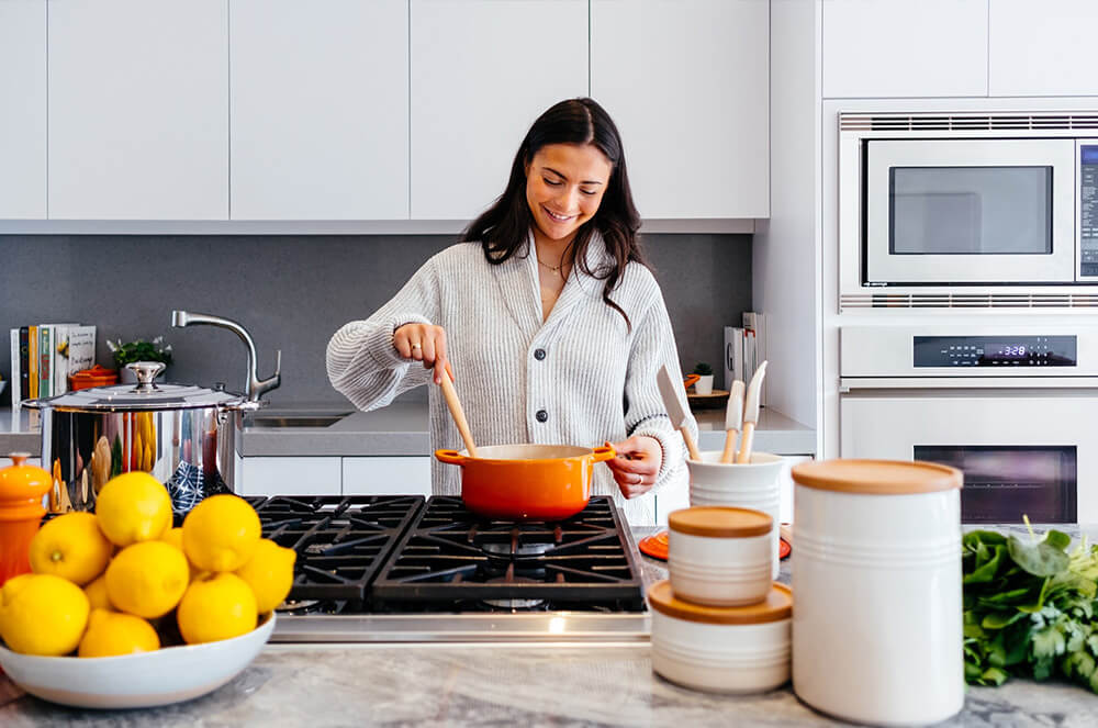 Best Cook Services In Delhi NCR, Offerd By Neelam Maid Services